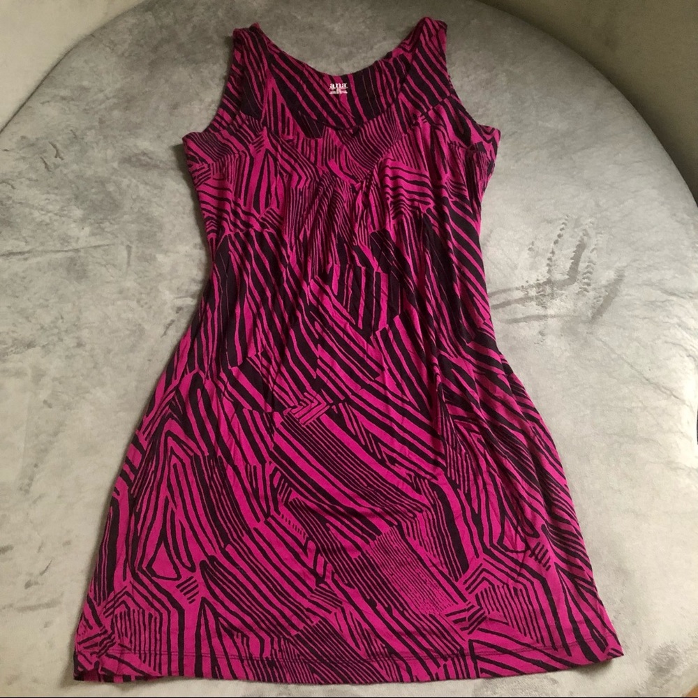 Casual Dress 👗 | Fun Pattern | Color: Deep Raspberry & Black | Size: Medium